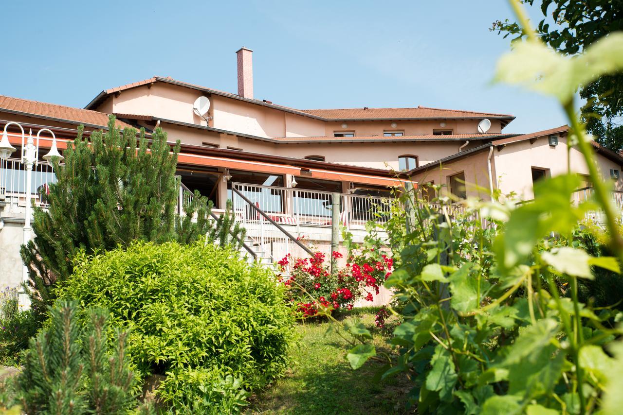 Le Bel Vue Otel Le Cergne Dış mekan fotoğraf